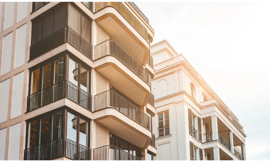 Real estate sensitivity analysis showing how rental income, property price, and interest rate affect ROI and cash flow.